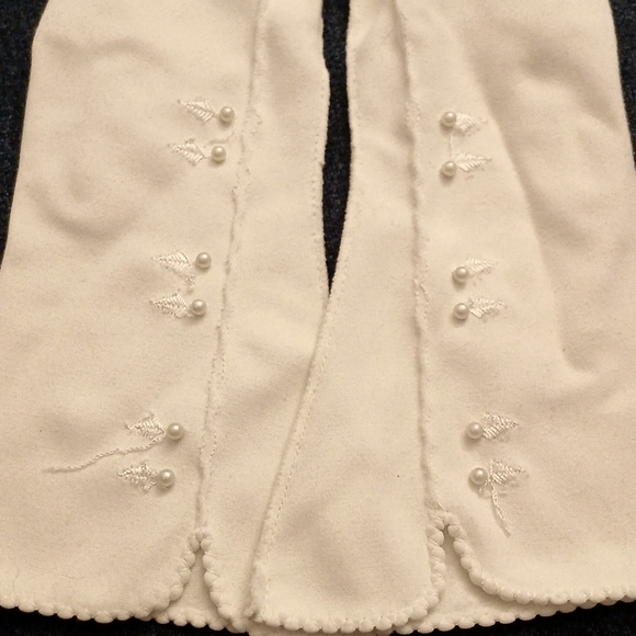 Retro Hat & Gloves - Picture 6 of 6